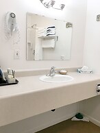 Park Motel and Cabins