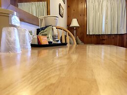 Park Motel and Cabins