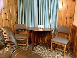 Park Motel and Cabins