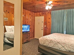 Park Motel and Cabins