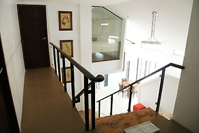 Travelbee Business Inn