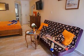 Cariñas Studio Apartments