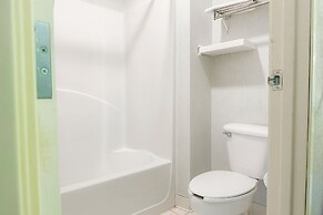 OYO Hotel East Macon I-75