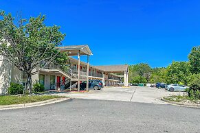 OYO Hotel East Macon I-75