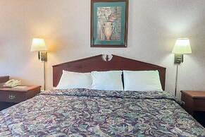 OYO Hotel East Macon I-75