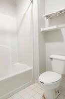 OYO Hotel East Macon I-75