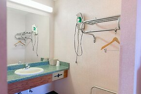 OYO Hotel East Macon I-75