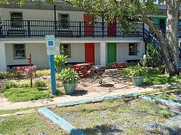 Captain's Cove Motel