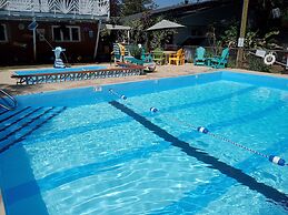 Captain's Cove Motel