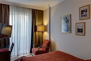 No11 Hotel & Apartments