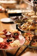 No11 Hotel & Apartments