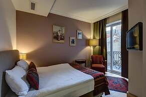 No11 Hotel & Apartments