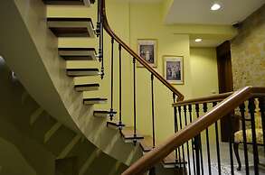 No11 Hotel & Apartments