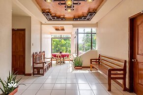 OYO 426 Coco Grove Tourist Inn