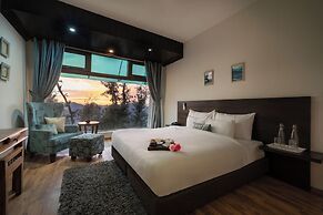 WoodSmoke resort & Spa