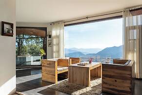 WoodSmoke resort & Spa