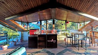 WoodSmoke resort & Spa