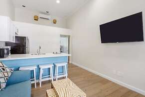 Duval Corner Updated Condo Steps to Duval St