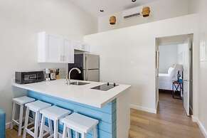 Duval Corner Updated Condo Steps to Duval St