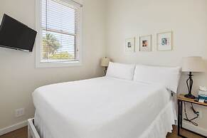 Duval Corner Updated Condo Steps to Duval St