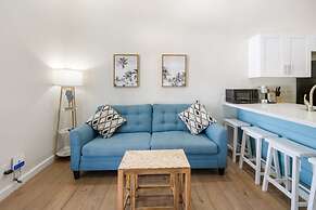 Duval Corner Updated Condo Steps to Duval St