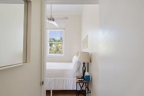 Duval Corner Updated Condo Steps to Duval St