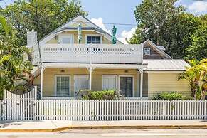 Sea Breeze by Brightwild Off-street Parking