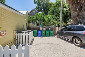 Sea Breeze by Brightwild Off-street Parking