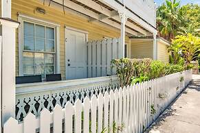 Sea Breeze by Brightwild Off-street Parking