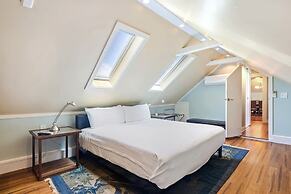 Sky Loft by Brightwild Penthouse in Prime Spot