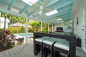 Southern Palms by Brightwild Pool Parking