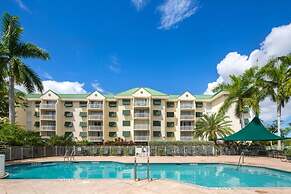 The Exuma Cay by Brightwild Pool View Parking