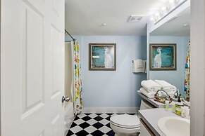 The Exuma Cay by Brightwild Pool View Parking