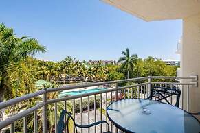 The Exuma Cay by Brightwild Pool View Parking