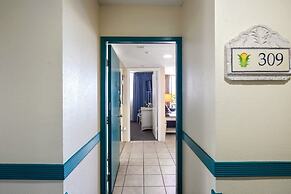 The Exuma Cay by Brightwild Pool View Parking