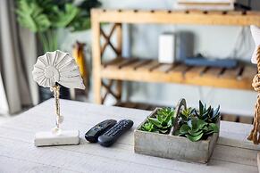 The Exuma Cay by Brightwild Pool View Parking