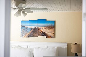 The Exuma Cay by Brightwild Pool View Parking