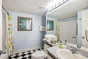 The Exuma Cay by Brightwild Pool View Parking