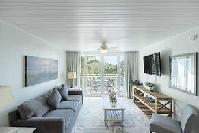 The Exuma Cay by Brightwild Pool View Parking