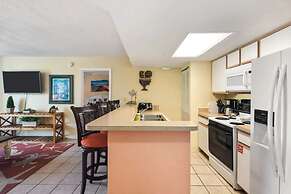 The Exuma Cay by Brightwild Pool View Parking