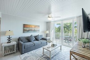 The Exuma Cay by Brightwild Pool View Parking