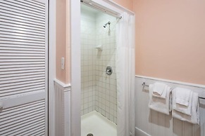 Bananas Foster by Brightwild Epic Guesthouse