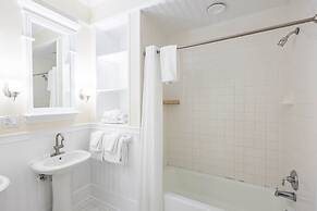 Bananas Foster by Brightwild Epic Guesthouse