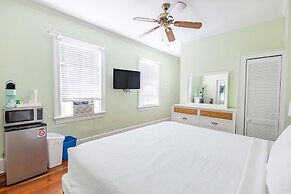 Bananas Foster by Brightwild Epic Guesthouse