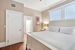 Bananas Foster by Brightwild Epic Guesthouse