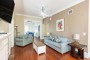 Bananas Foster by Brightwild Epic Guesthouse