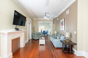 Bananas Foster by Brightwild Epic Guesthouse