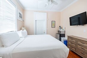 Bananas Foster by Brightwild Epic Guesthouse