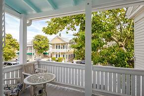 Bananas Foster by Brightwild Epic Guesthouse