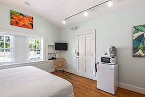 Bananas Foster by Brightwild Epic Guesthouse